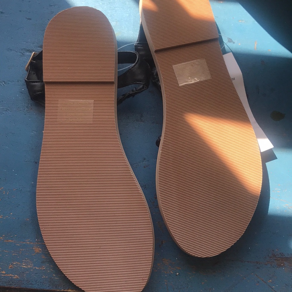 Sandals - Picture 3 of 4